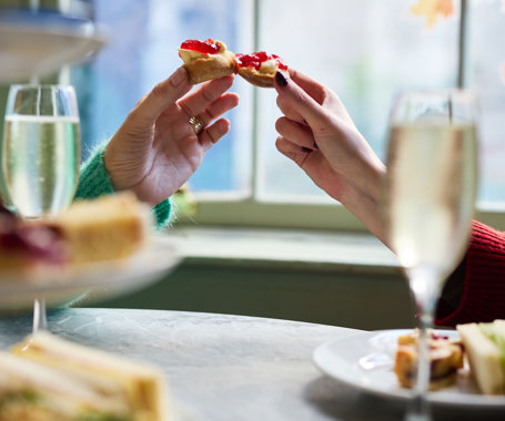 Afternoon Tea Lifestyle PROSECCO Xmas 20241084 Webres